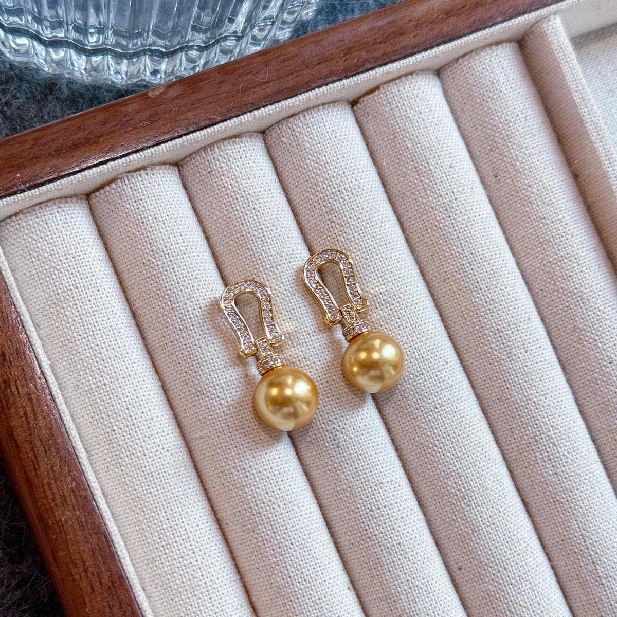 Lucky Horse Shoe Pearl Stud Earrings Women Birthday Gift 2025 Year of the Horse Design Elegant Fashion Jewelry Trendy Accessories Stylish Earrings for Daily Wear
