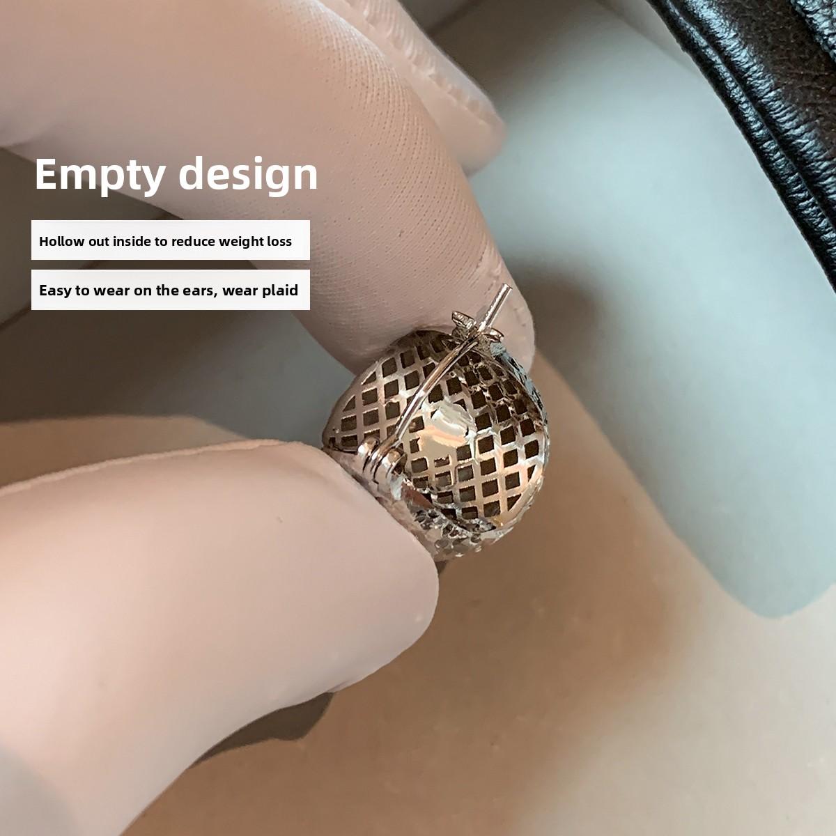Silver crushed ice ice ball ear buckle, women's cold sense temperament light luxury niche high sense 2025 new earrings earrings