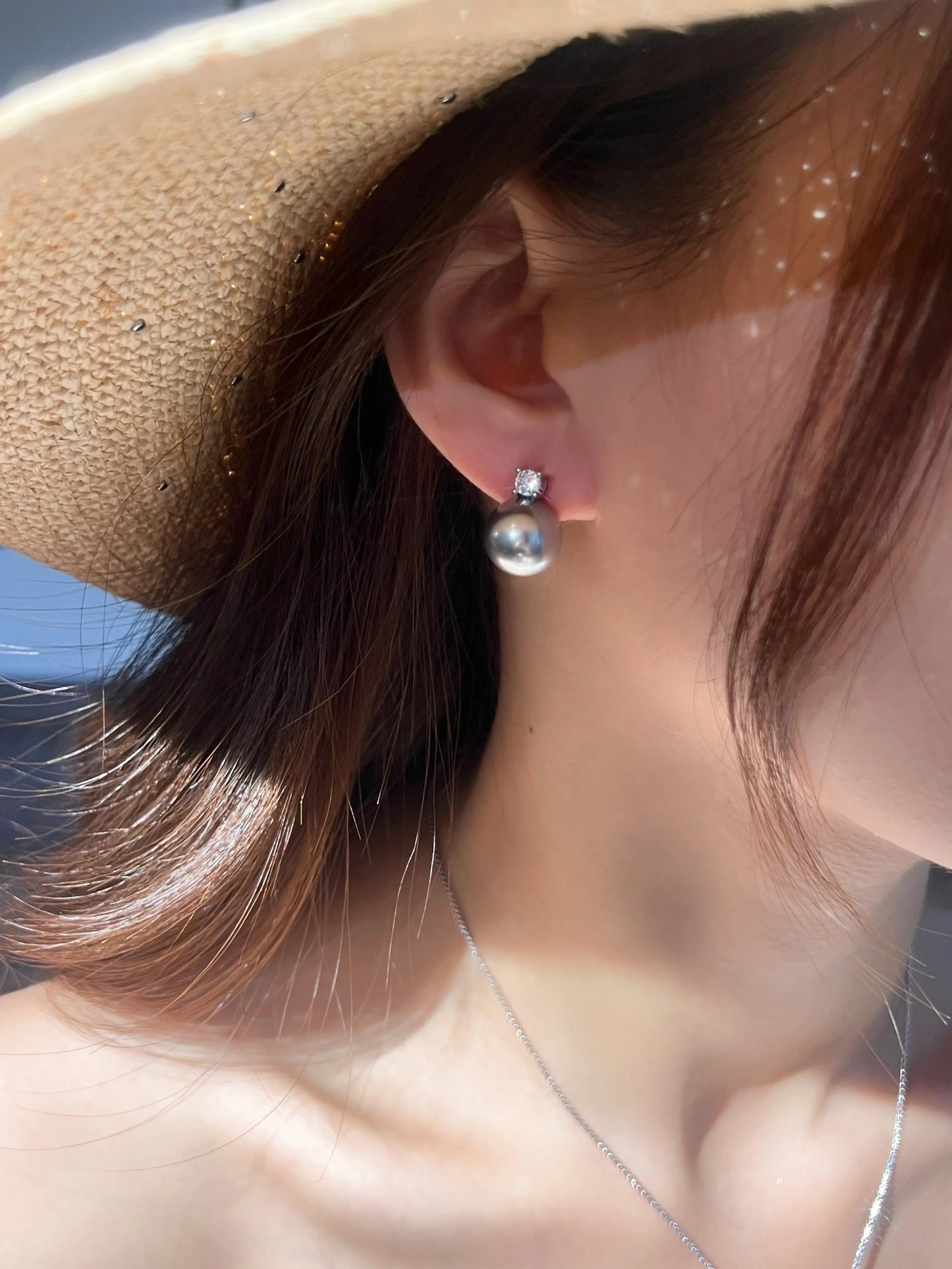 Princess Diana pearl stud earrings women's 2026 new temperament light luxury high-end earrings with diamonds Princess Aobai she