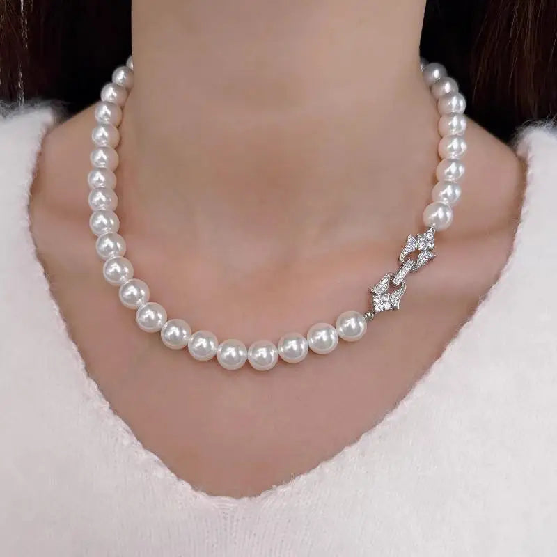 8 mm horseshoe buckle pearl necklace for women, 2026 new popular model, white shell pearl, niche high-end feel, original design,