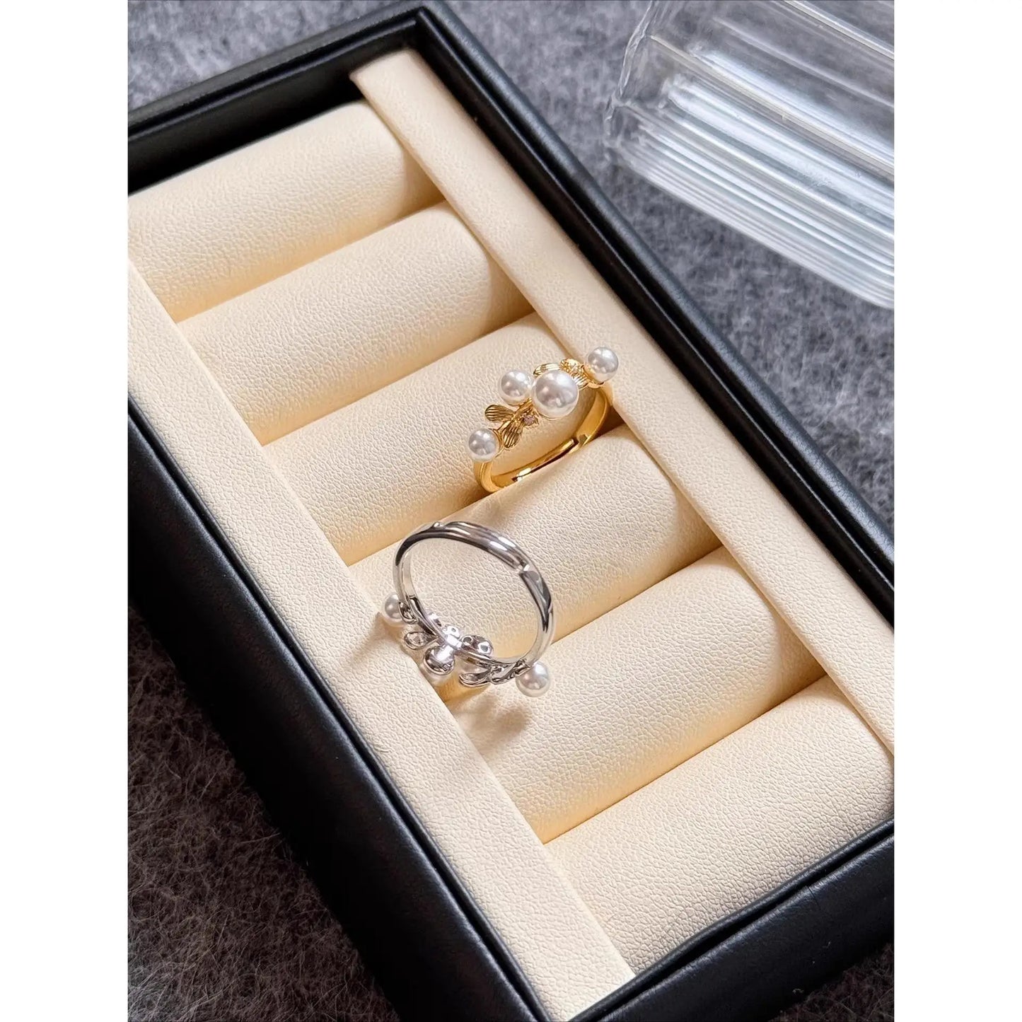 Small pearl ring 2 mm 4 mm. The opening of the pearl ring is adjustable, and it is a classic model mother of pearl