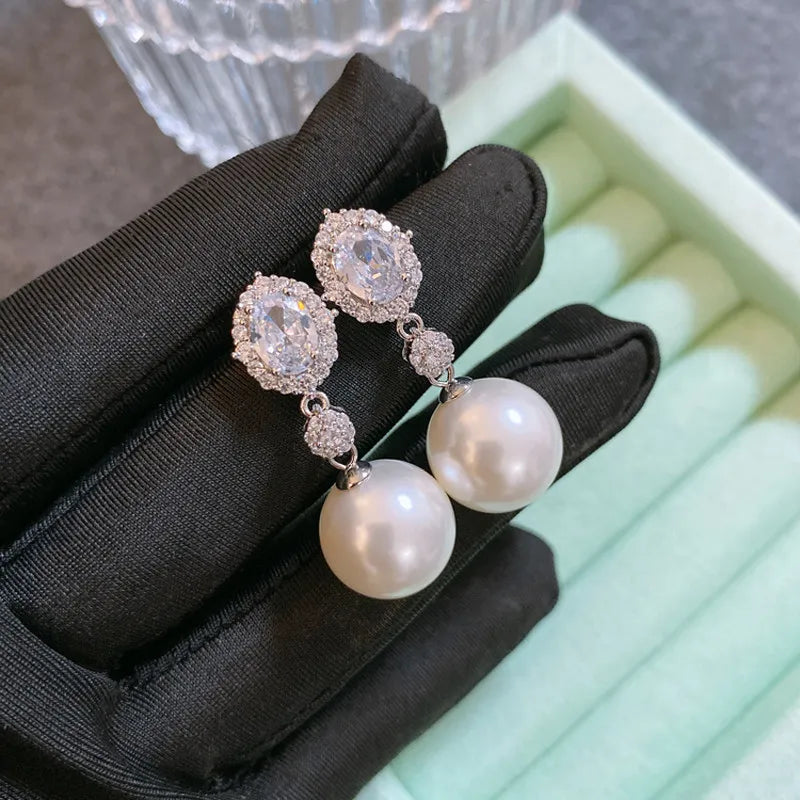 Garden pigeon eggs, Venus white pearl stud earrings, feminine French retro diamond-set premium earrings