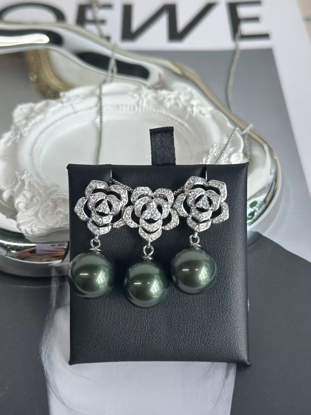 Luxury Camellia Shell Pearl Jewelry Set – Crystal Flower Pendant Necklace & Drop Earrings for Women