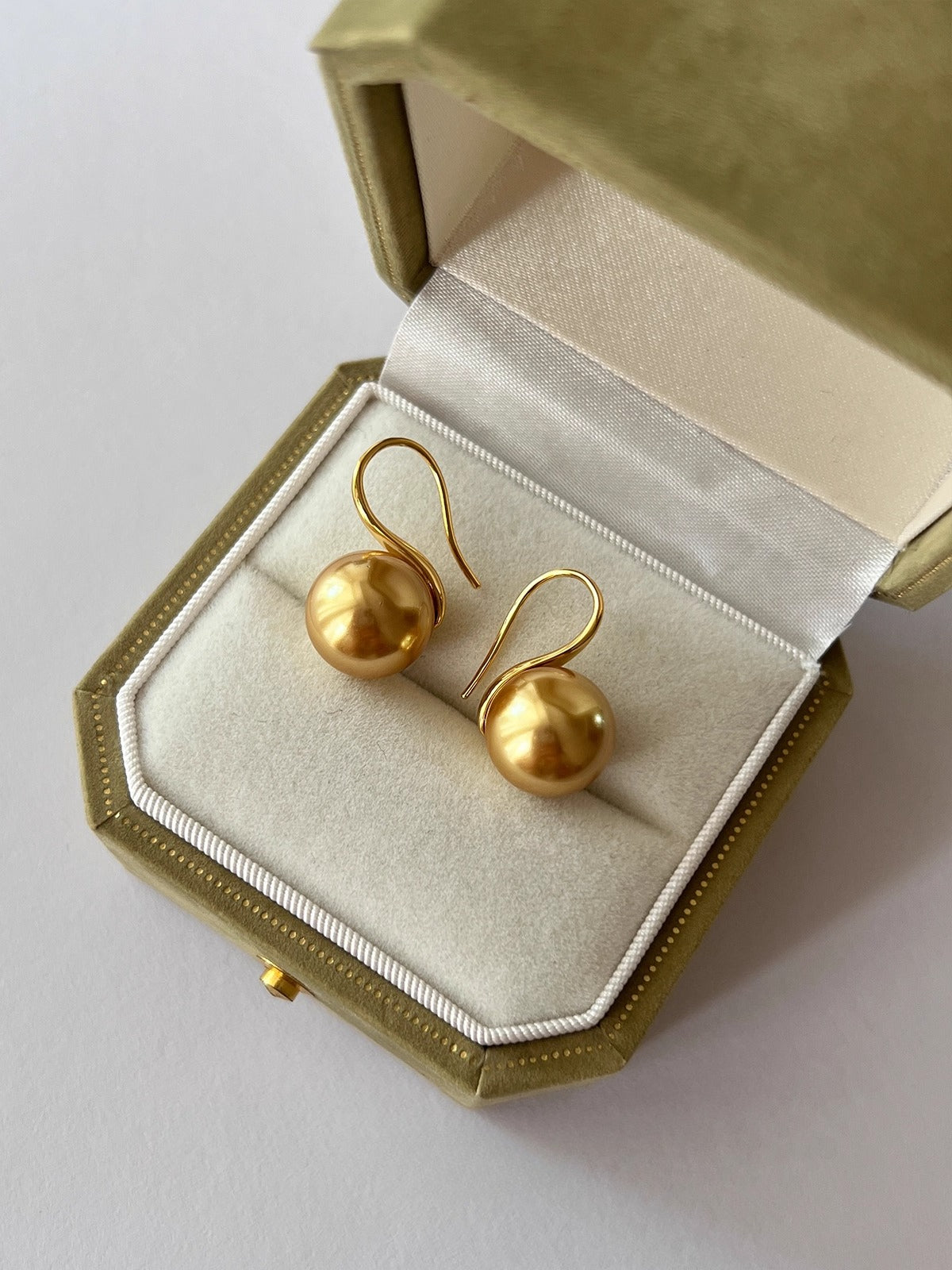 Elegant Nanyang Gold Bead Pearl Ear Hook Earrings - 10mm Studs for Light Luxury Style 2025