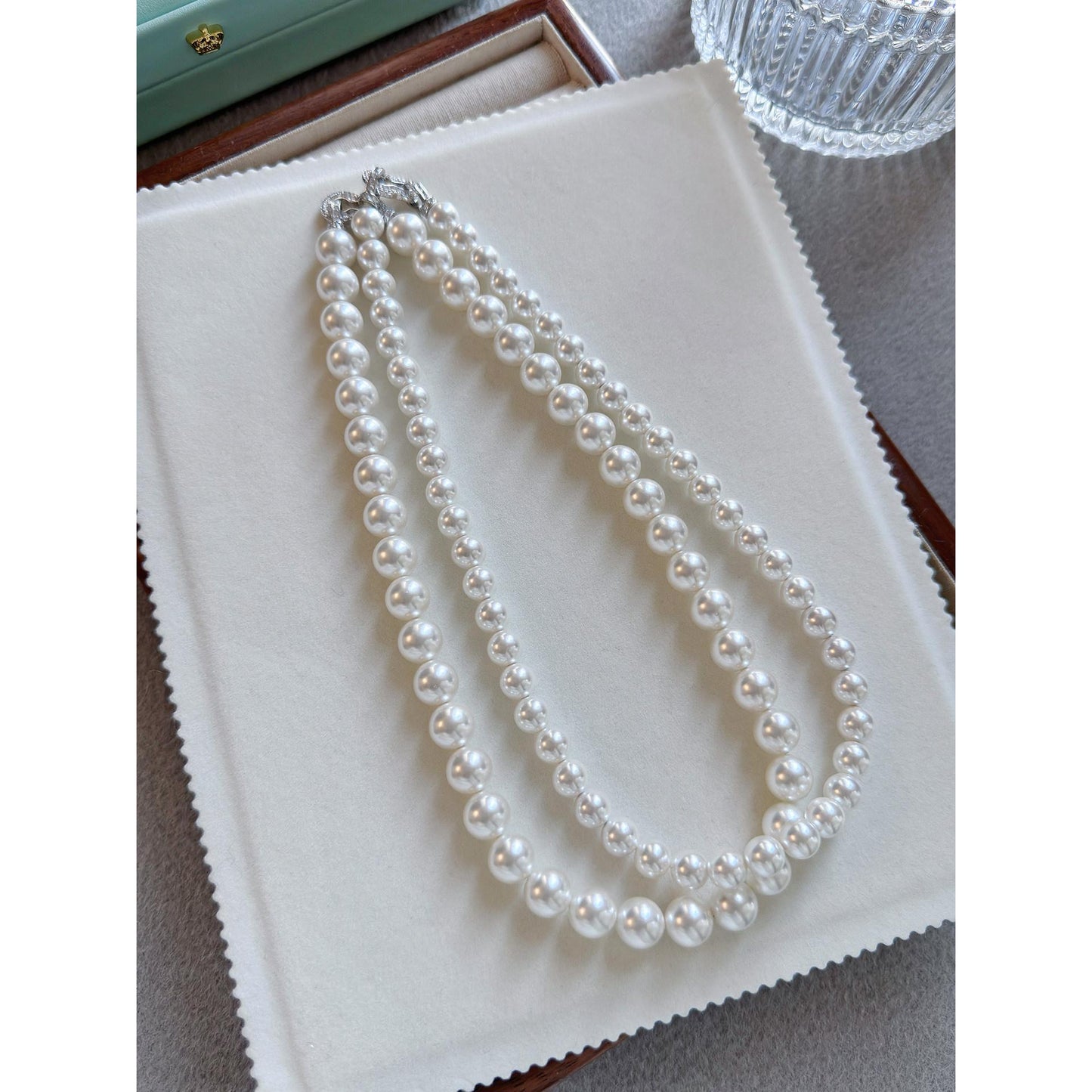 Detachable White Pearl Necklace for Women｜Lucky Gourd Clasp, Elegant High-End Sweater Chain, 8mm & 10mm