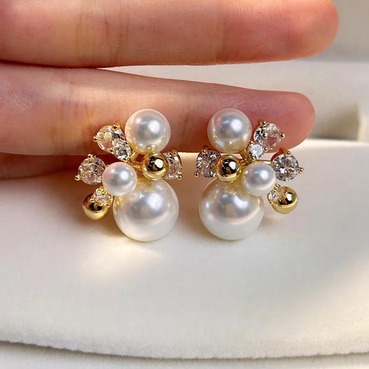 Gorgeous Cluster Shell Pearl Earrings - Gold tone x Zircon High-looking adult cute accessories