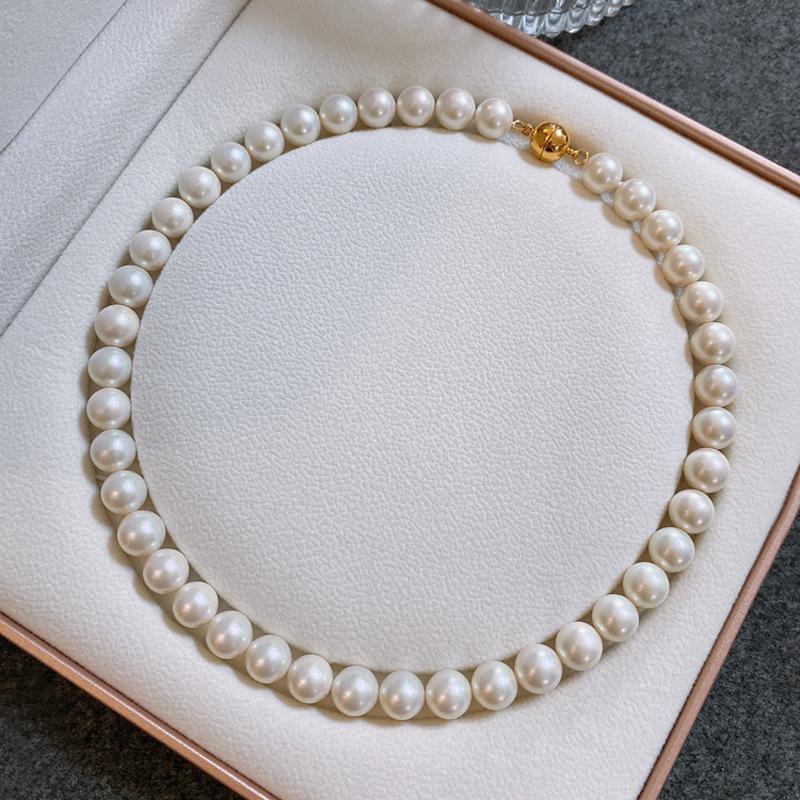 Australian white pearl necklace, celebrity gold ball magnetic buckle collarbone chain, suitable for graduation ceremonies, birthday gifts, Mother's Day gifts