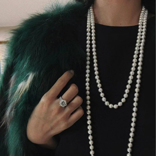 180cm white mother shell pearl necklace is of high quality in autumn and winter, with various ways of wearing. The size is 180cm 8mm.