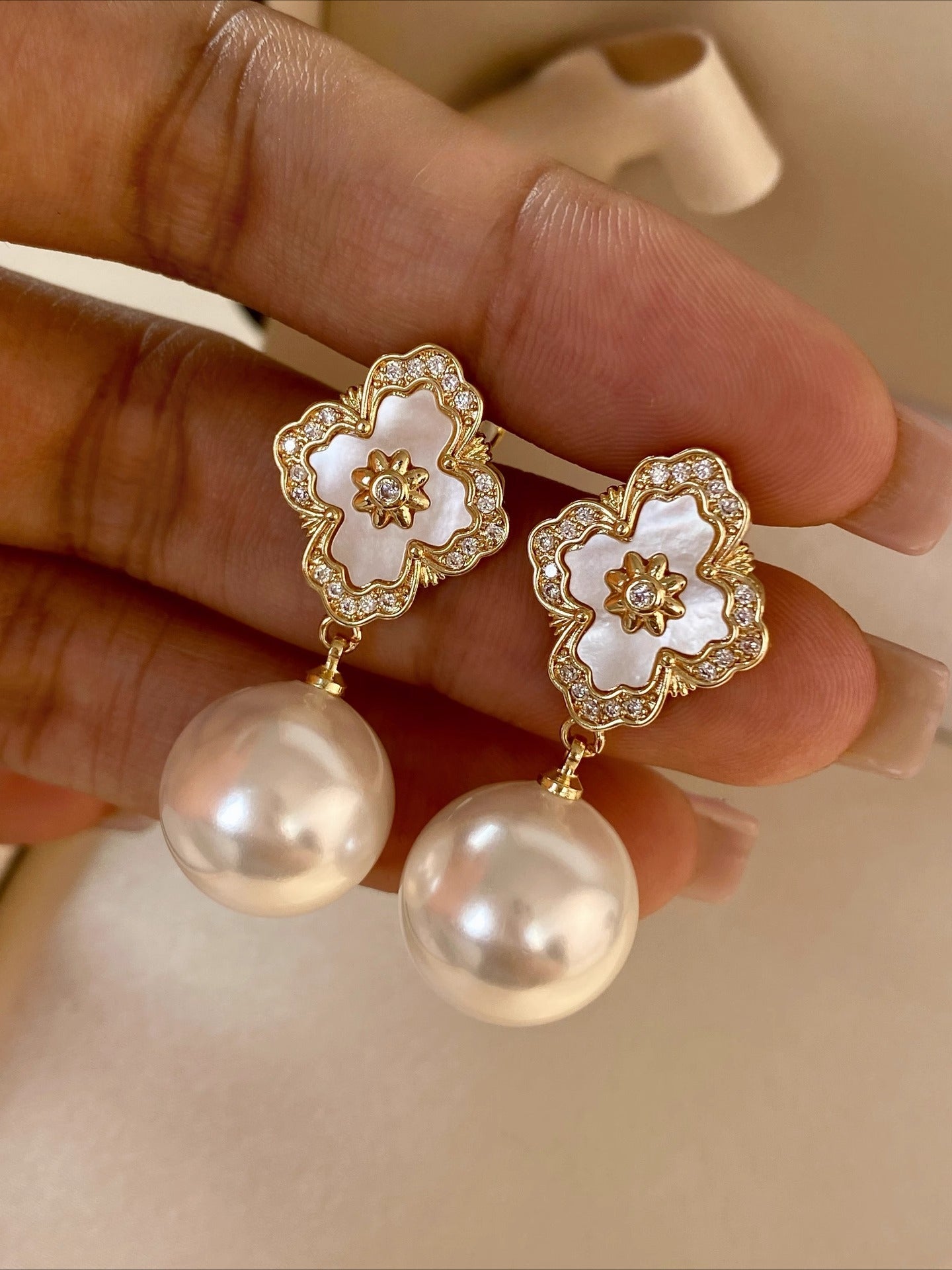 14mm Pearl Drop Earrings – Gold Mother-of-Pearl Clover Dangle Earrings, Luxury Statement Jewelry for Women