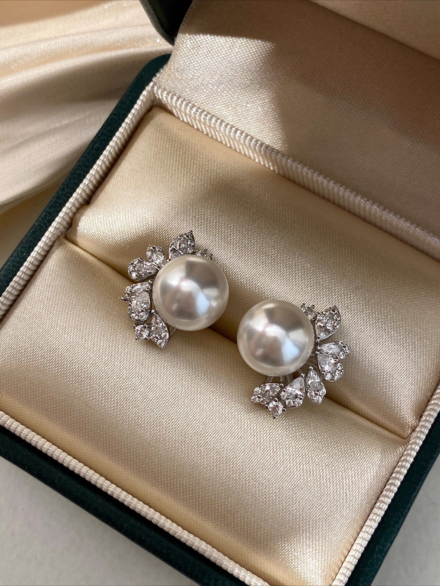 Pearl Earrings | Seiko Craftsmanship with S925 Sterling Silver | Micro-Inlaid Zirconia & Diamond | Niche Premium Stud Earrings for Women