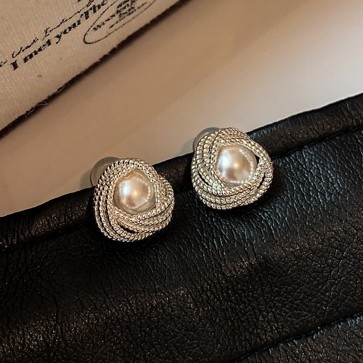 French Luxury8mm White Pearl Stud Earrings with Lace Metal Wrap for Women Elegant Business Style Gift Fashion Jewelry Trendy Sophisticated Accessory