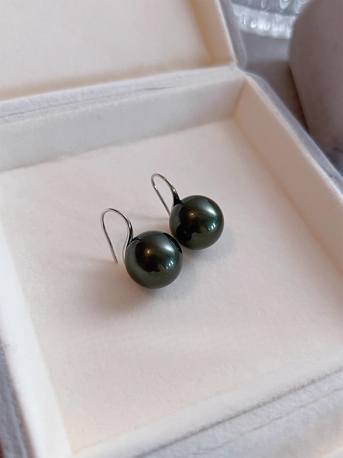 Tahitian Green Peacock Pearl Stud Earrings | 12mm Exquisite Diamond Retro Design | High Heels Style | Super-Flash Ear Hooks for Square/Round Faces
