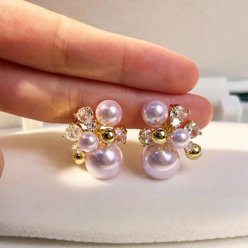 Gorgeous Cluster Shell Pearl Earrings - Gold tone x Zircon High-looking adult cute accessories