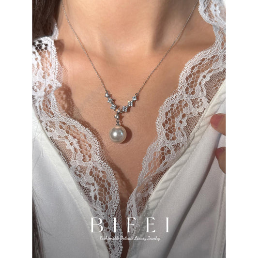 Sparkling Diamond Zircon 4 Leaf Clover White, Pearl Pendant, Necklace Pendant, Affordable Luxury, Birthday Gift.