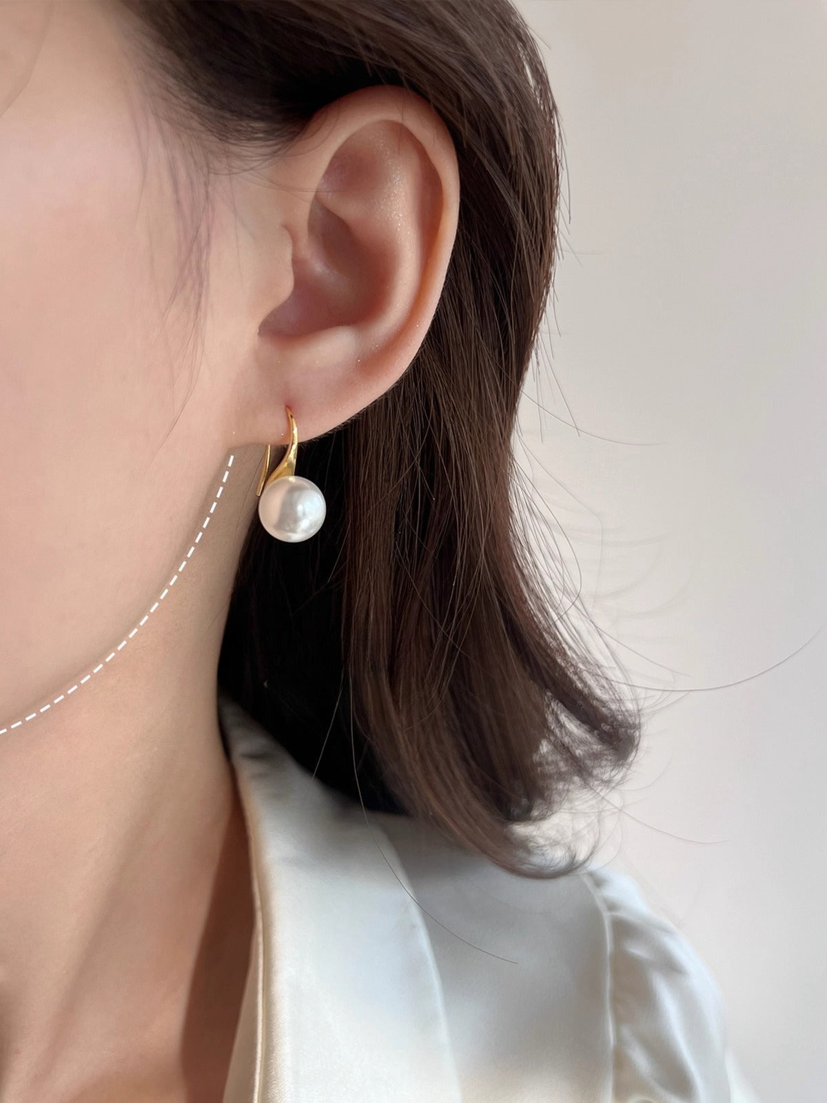 Elegant Nanyang Gold Bead Pearl Ear Hook Earrings - 10mm Studs for Light Luxury Style 2025