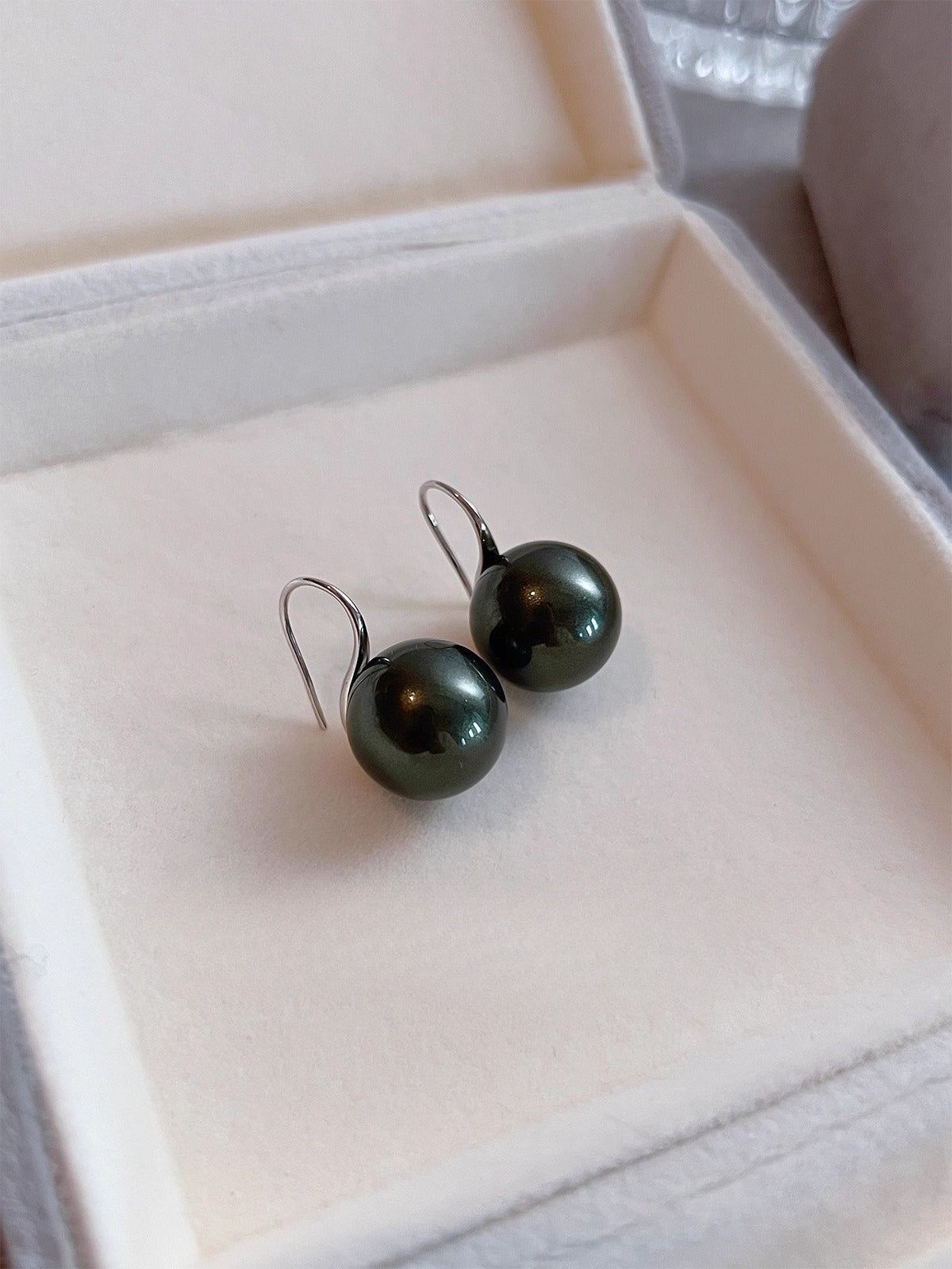 Tahitian Green Peacock Pearl Stud Earrings | 12mm Diamond Retro Design | High Heels Style | Exclusive Super-Flash Ear Hooks for Square Faces