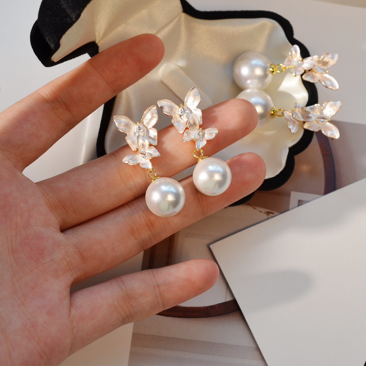 Mariposa Butterfly Pearl Drop Earrings