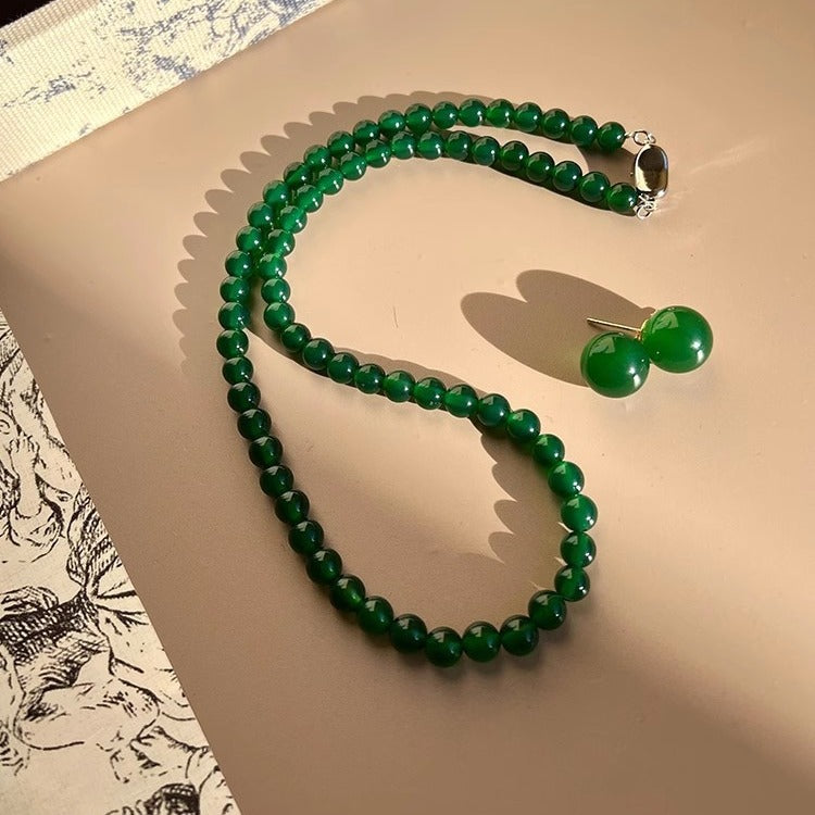 Clean & Elegant Version  High-Quality Natural Chalcedony Bead Necklace – Light Luxury Jade & Agate Chain, Versatile Temperament Design