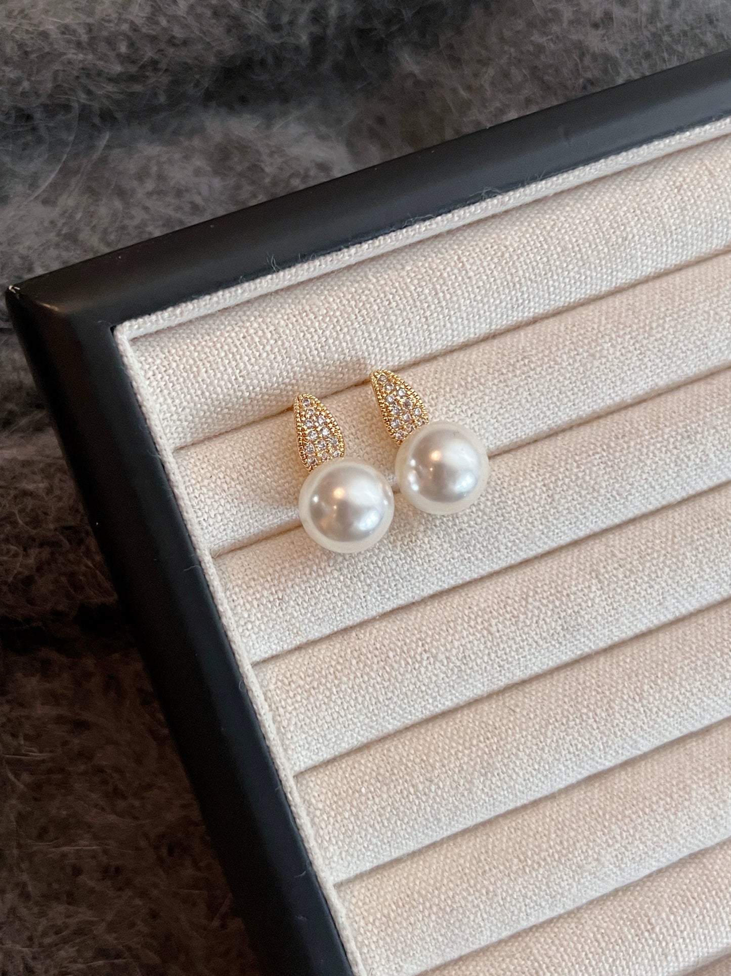French Super Flash Australian White Pearl Stud Earrings | 12mm Retro Design | Explosive 2025 Trend | Diamond & Gold Light Luxury | Square/Round Face Fit