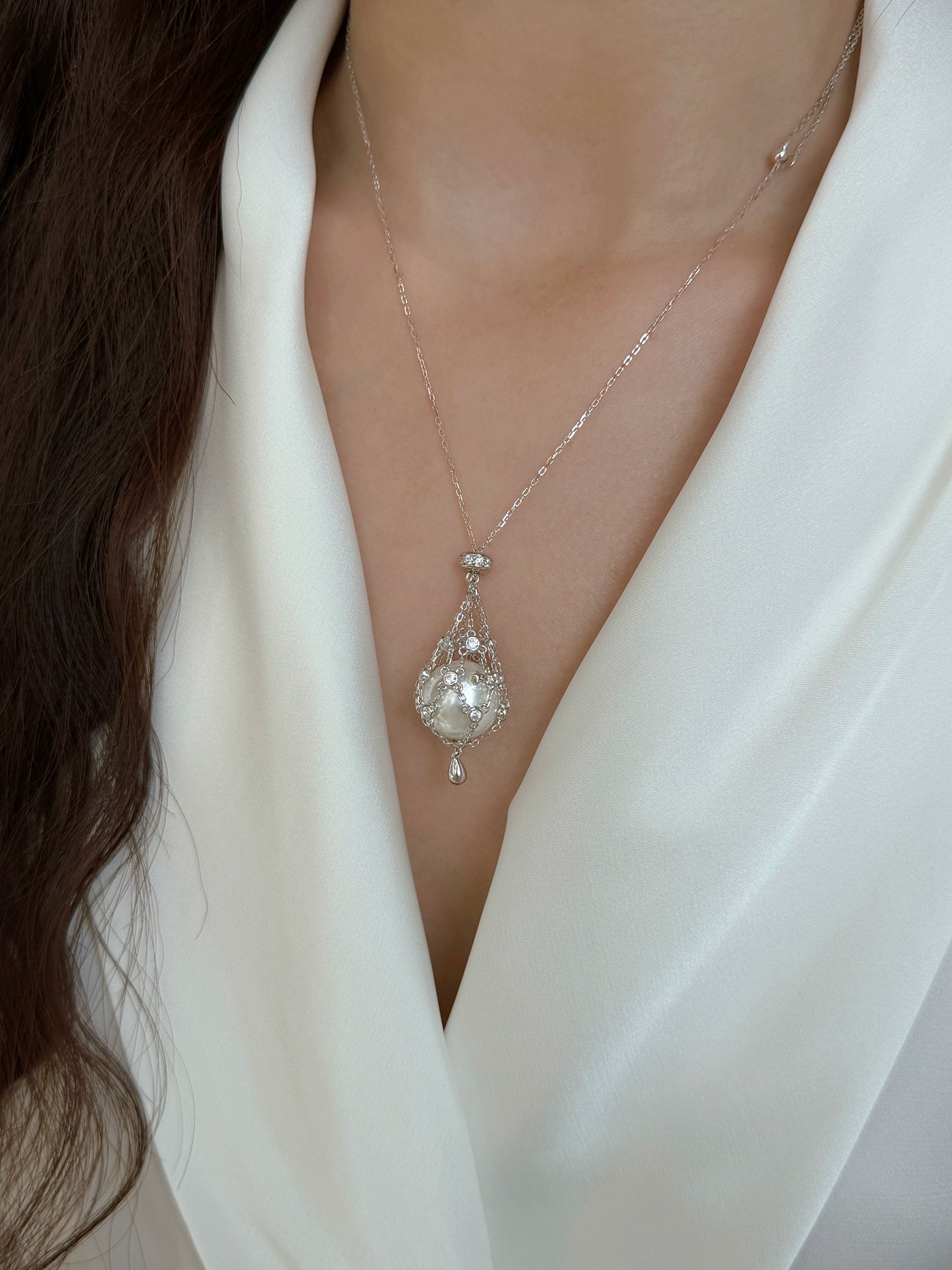 2025 New Autumn/Winter Women's S925 Sterling Silver Sweater Chain – Australian White Pearl Net Necklace, Light Luxury Niche Design