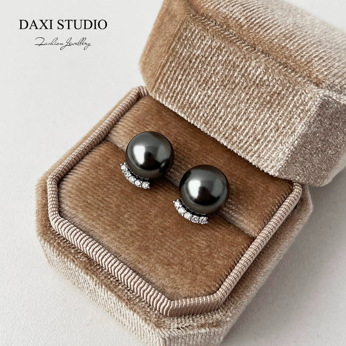 Simple Temperament Eyelash Pearl Stud Earrings | Milk White Pearl | Niche High-End Design | S925 Sterling Silver Earrings for Women