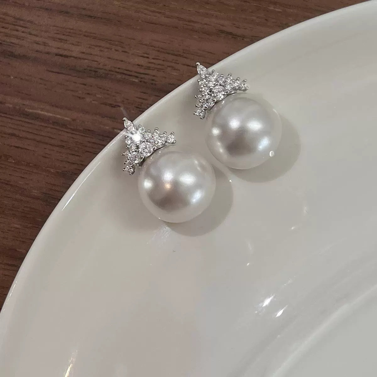 Snow Queen Pearl Stud Earrings | S925 Sterling Silver | 2025 New Trend | Light Luxury Niche Design | Premium Women's Earrings