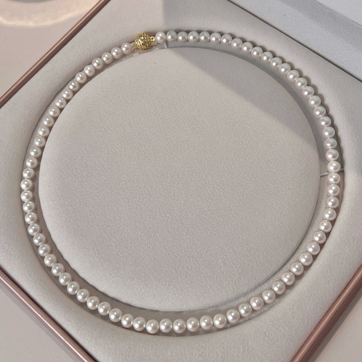Pink Round Pearl Necklace – 6mm/8mm/10mm/12mm Pearls with Gold Magnetic Clasp, Timeless Women’s Jewelry