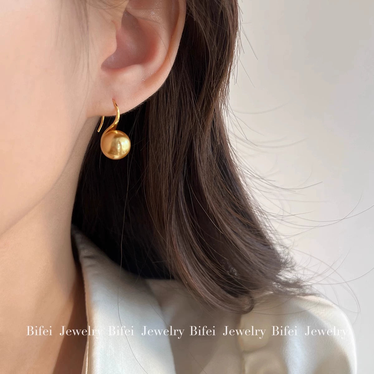 Elegant Nanyang Gold Bead Pearl Ear Hook Earrings - 10mm Studs for Light Luxury Style 2025