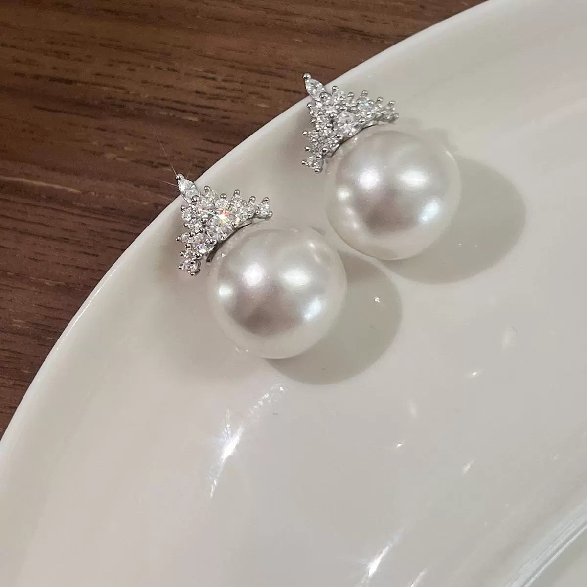 Snow Queen Pearl Stud Earrings | S925 Sterling Silver | 2025 New Trend | Light Luxury Niche Design | Premium Women's Earrings