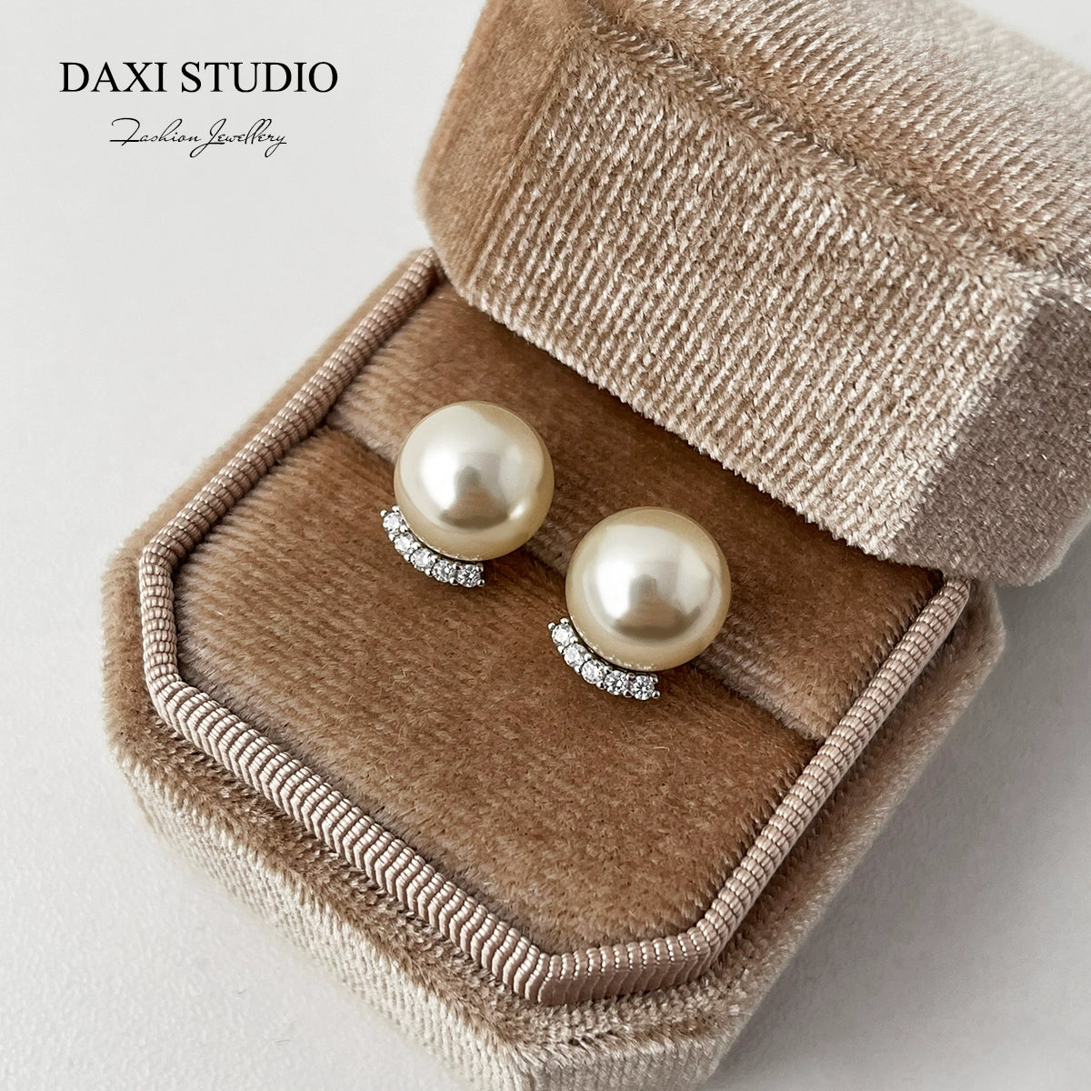 Simple Temperament Eyelash Pearl Stud Earrings | Milk White Pearl | Niche High-End Design | S925 Sterling Silver Earrings for Women
