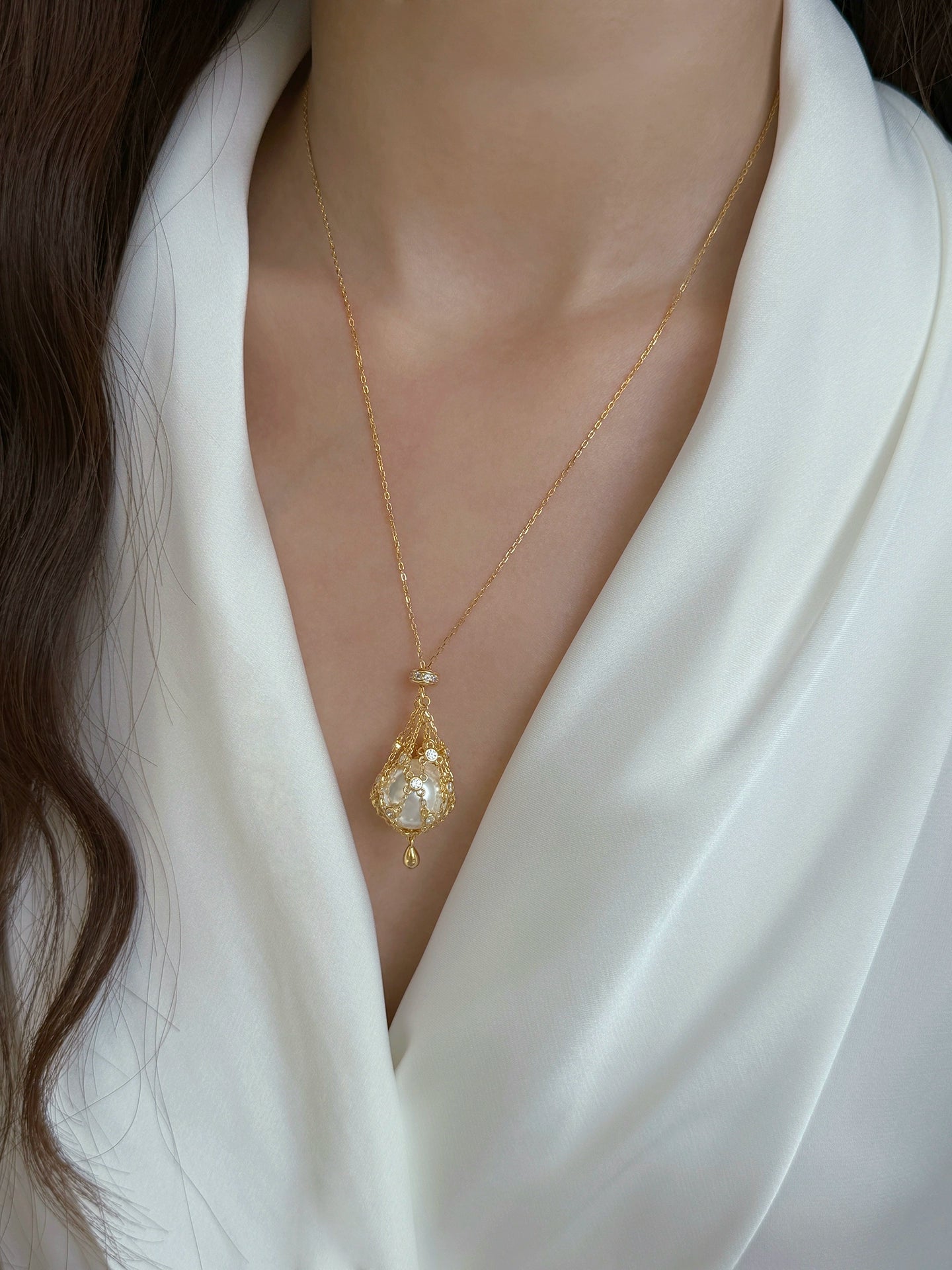 2025 New Autumn/Winter Women's S925 Sterling Silver Sweater Chain – Australian White Pearl Net Necklace, Light Luxury Niche Design