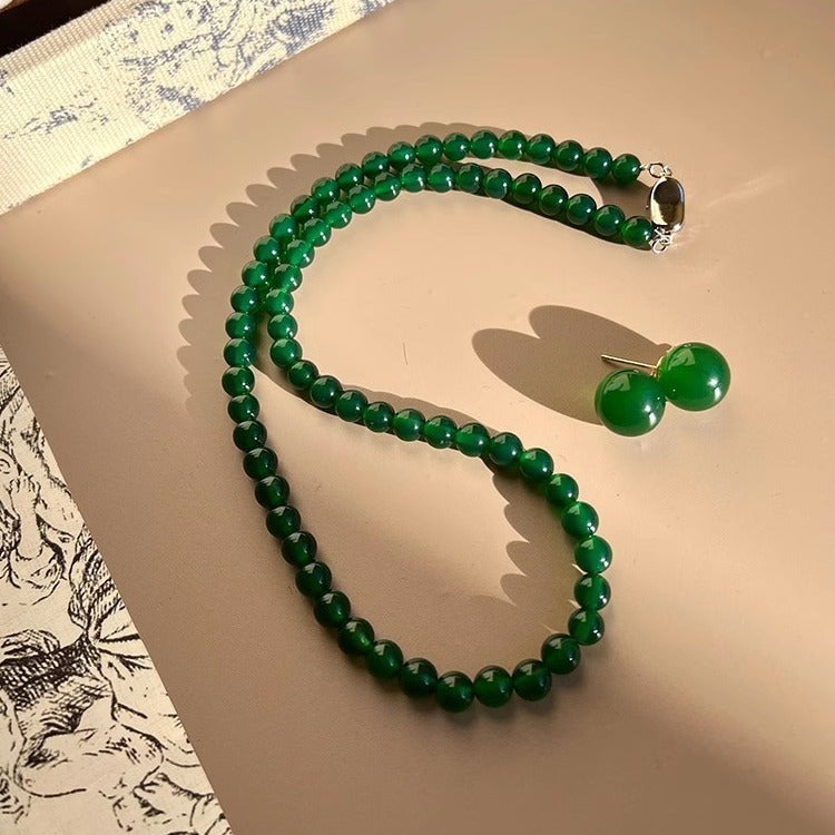 Clean & Elegant Version  High-Quality Natural Chalcedony Bead Necklace – Light Luxury Jade & Agate Chain, Versatile Temperament Design