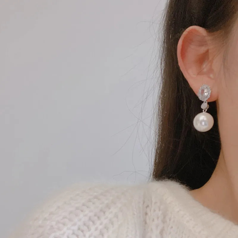 Garden pigeon eggs, Venus white pearl stud earrings, feminine French retro diamond-set premium earrings