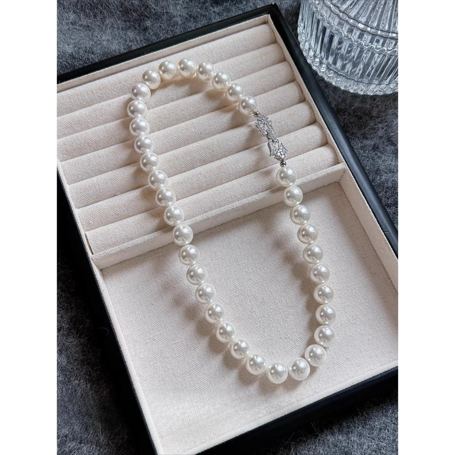 8 mm horseshoe buckle pearl necklace for women, 2026 new popular model, white shell pearl, niche high-end feel, shell pearl