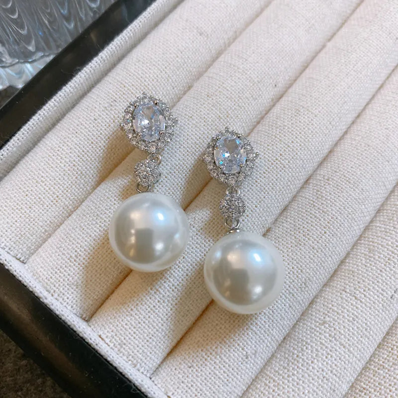 Garden pigeon eggs, Venus white pearl stud earrings, feminine French retro diamond-set premium earrings
