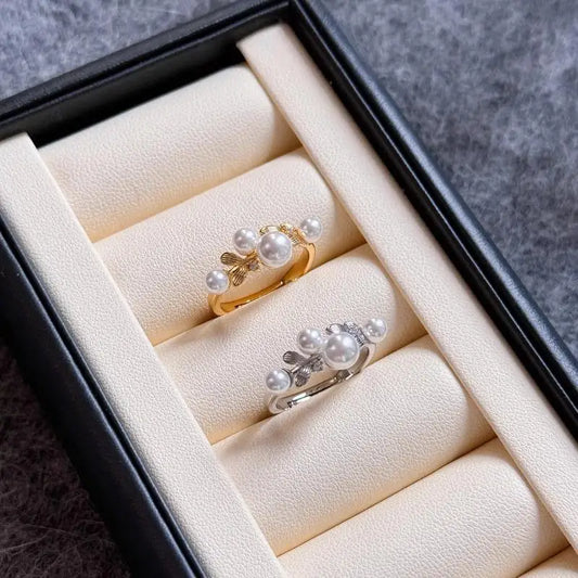 Small pearl ring 2 mm 4 mm. The opening of the pearl ring is adjustable, and it is a classic model mother of pearl