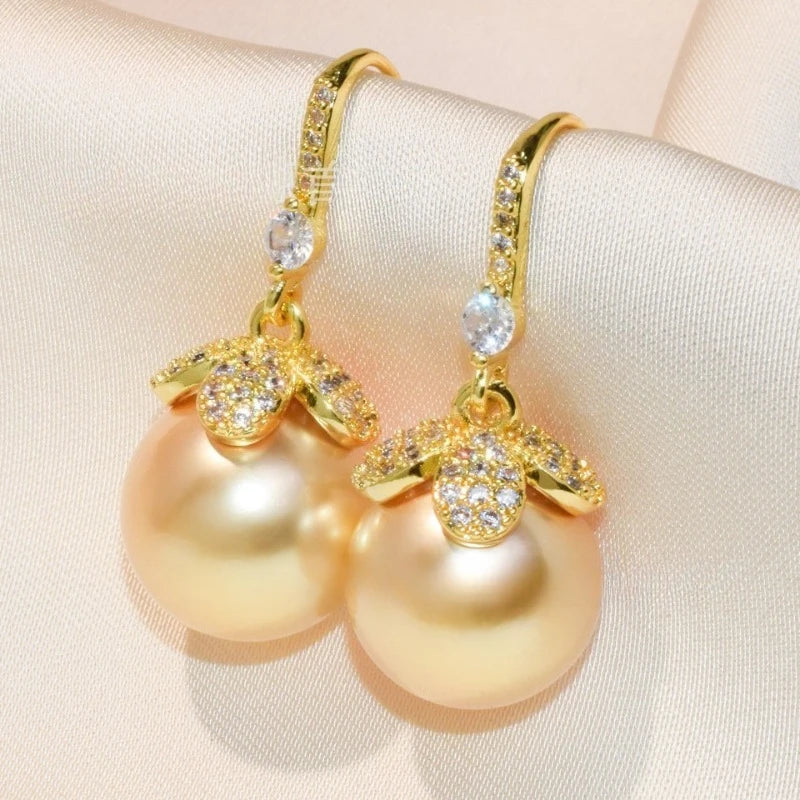 Luxurious four petal flower pearl earrings, mother pearl hooks and pendants, fashionable and high-end versatile pearl earrings