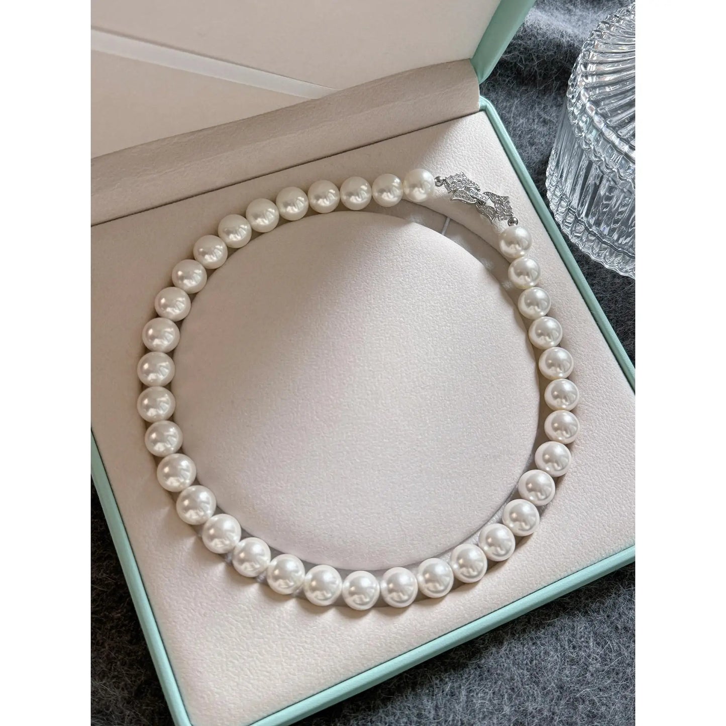 8 mm horseshoe buckle pearl necklace for women, 2026 new popular model, white shell pearl, niche high-end feel, original design,