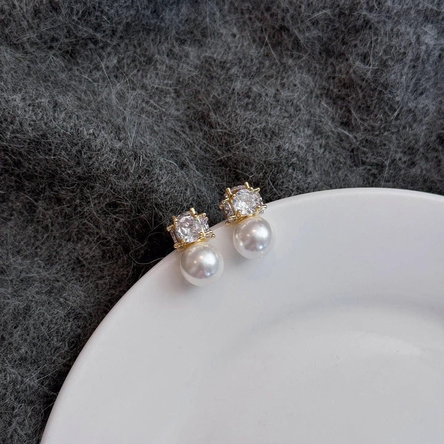 Four-sided diamond Australian white pearl stud earrings Princess Diana, women's light luxury niche high-end earrings design  she