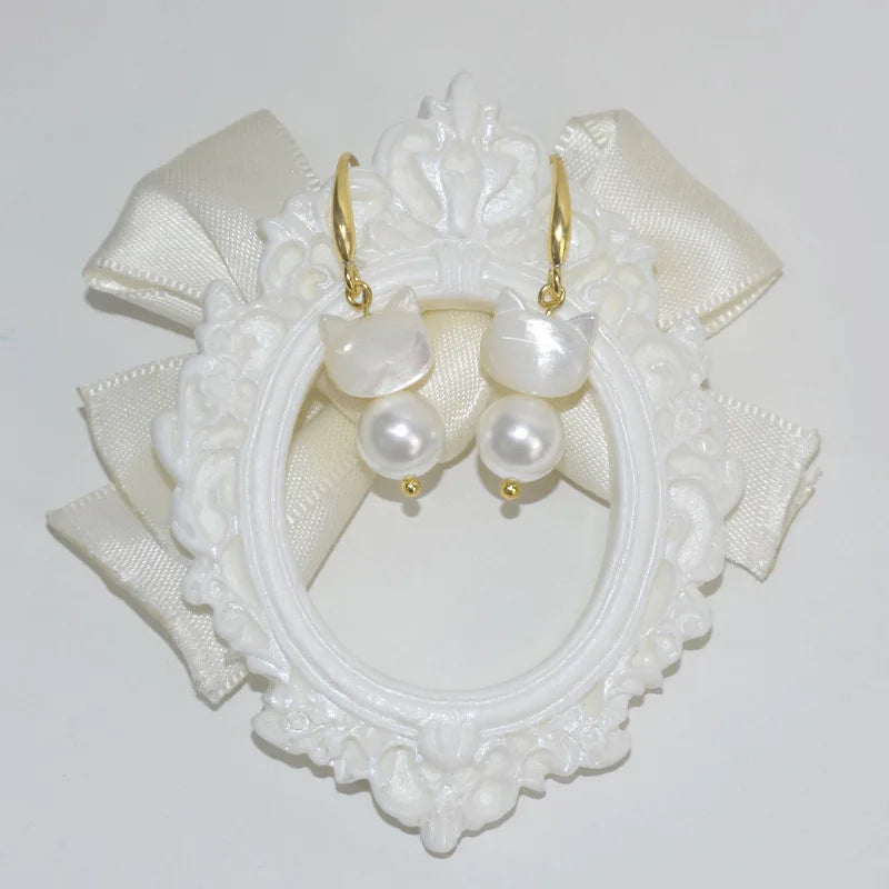 Cute Pet Cat Shaped Shell Bead Earrings, Earhook Pendants, Fashionable Earrings,  Exquisite Style, Suitable for  Dating