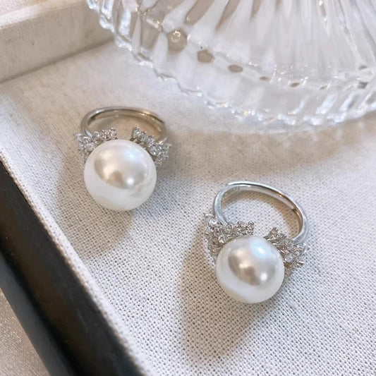 Queen Horse Eye Diamond  White shell Pearl Ring Feminine Temperament Fashion French Celebrity Premium Ring