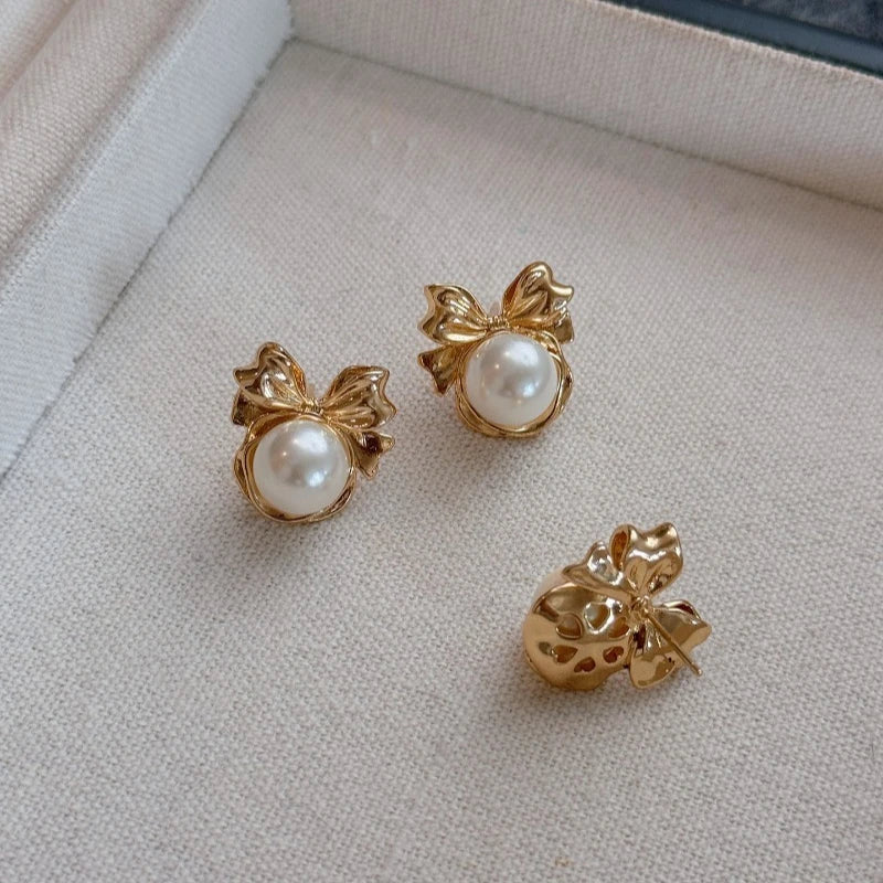 Bow pearl earrings women's 2026 new popular light luxury niche stud earrings, high-end gold Australian white  shell pearl