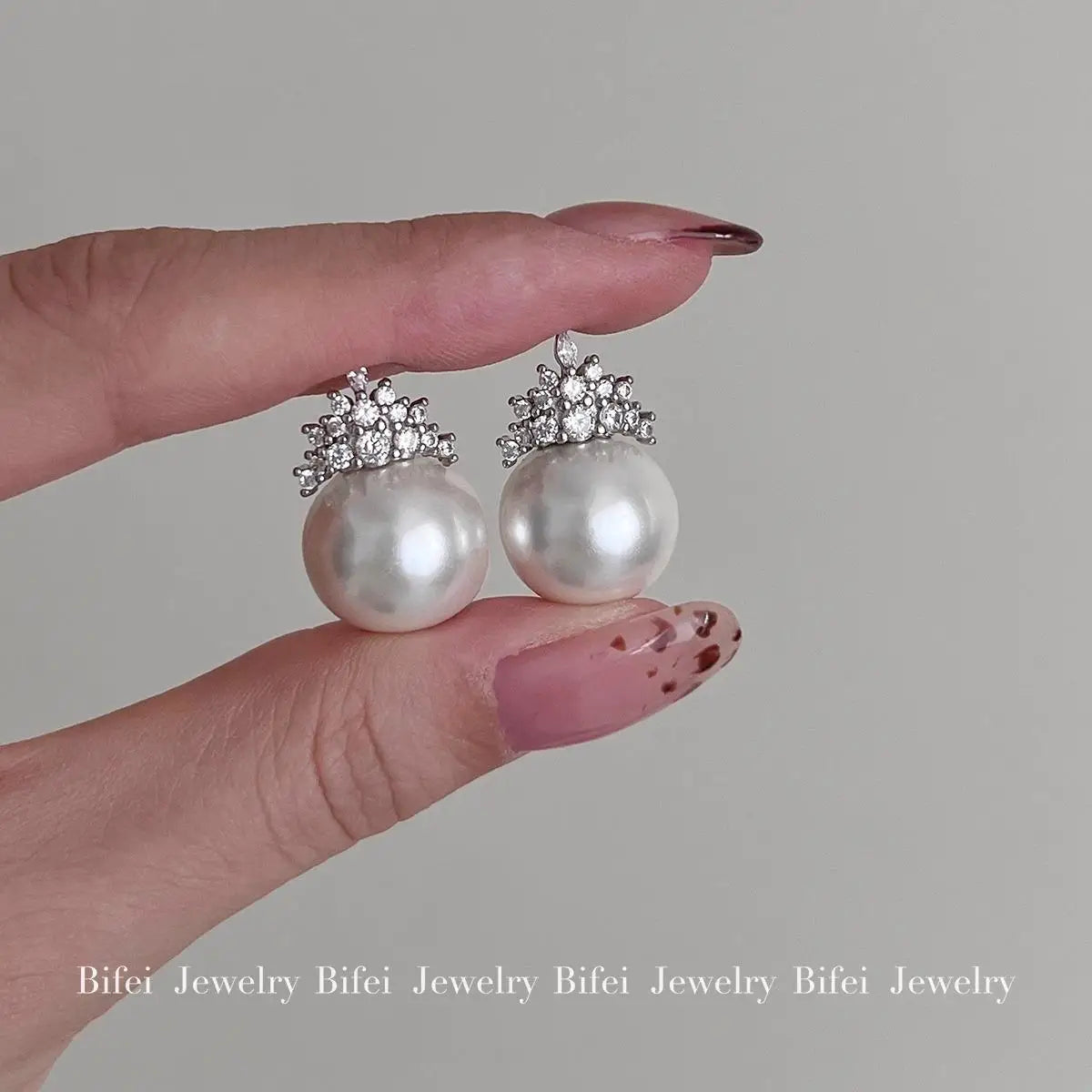 snow white shell pearl stud earrings for women, fashionable temperament stud earrings, a must for girls,  gifts, parties,