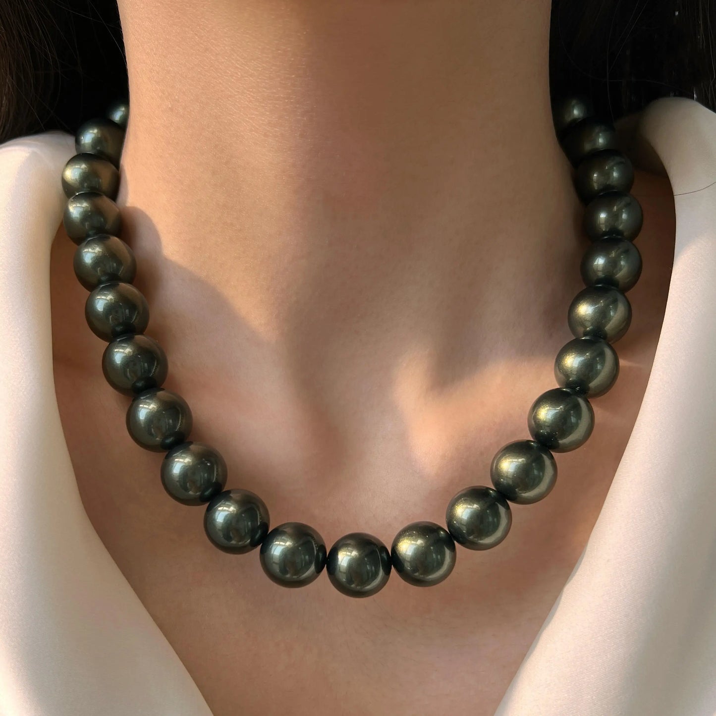 8mm-14mm dark green shell pearl necklace, women's high-end with strong luster, malachite green neck  mother of pearl