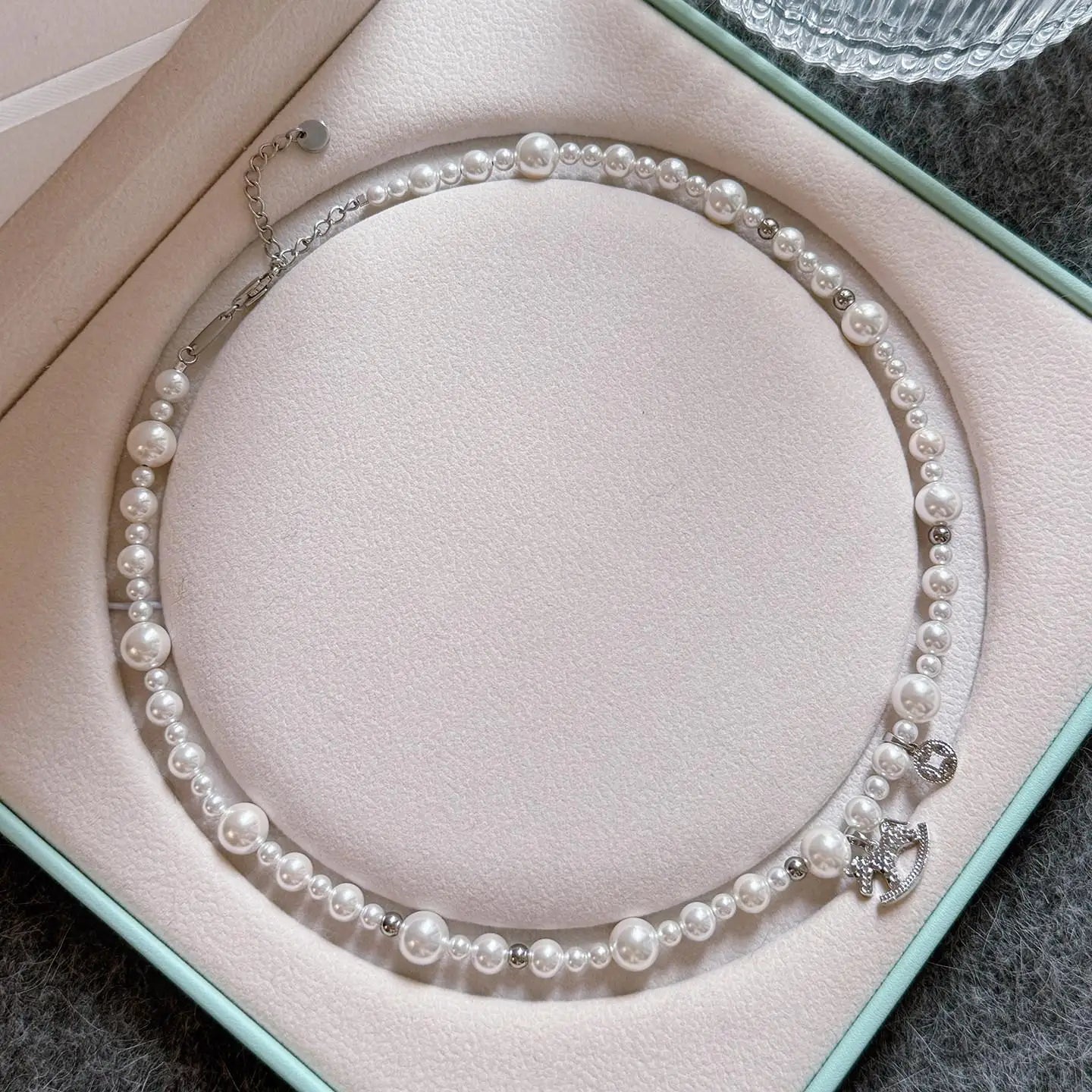 Horse Year Pendant Pearl Necklace for Women, White Clavicle Chain, Stylish Design, 42 cm