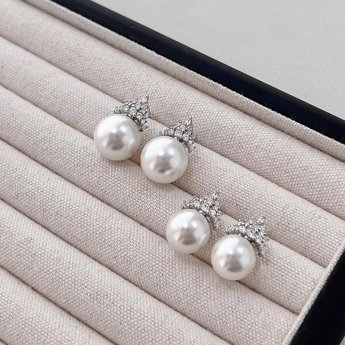 snow white shell pearl stud earrings for women, fashionable temperament stud earrings, a must for girls,  gifts, parties,