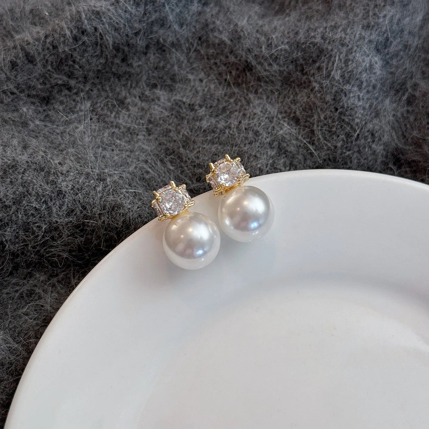 Four-sided diamond Australian white pearl stud earrings Princess Diana, women's light luxury niche high-end earrings design  she