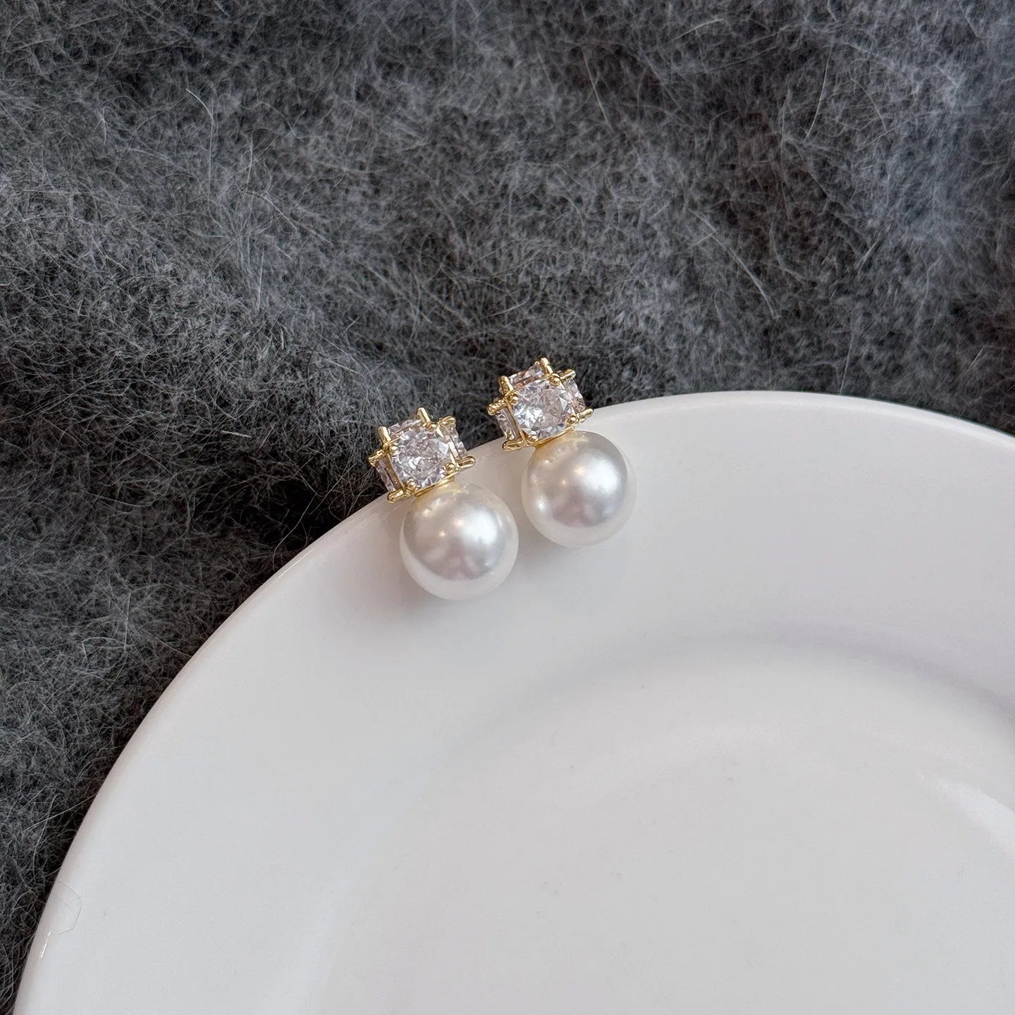 Four-sided diamond Australian white pearl stud earrings Princess Diana, women's light luxury niche high-end earrings design  she