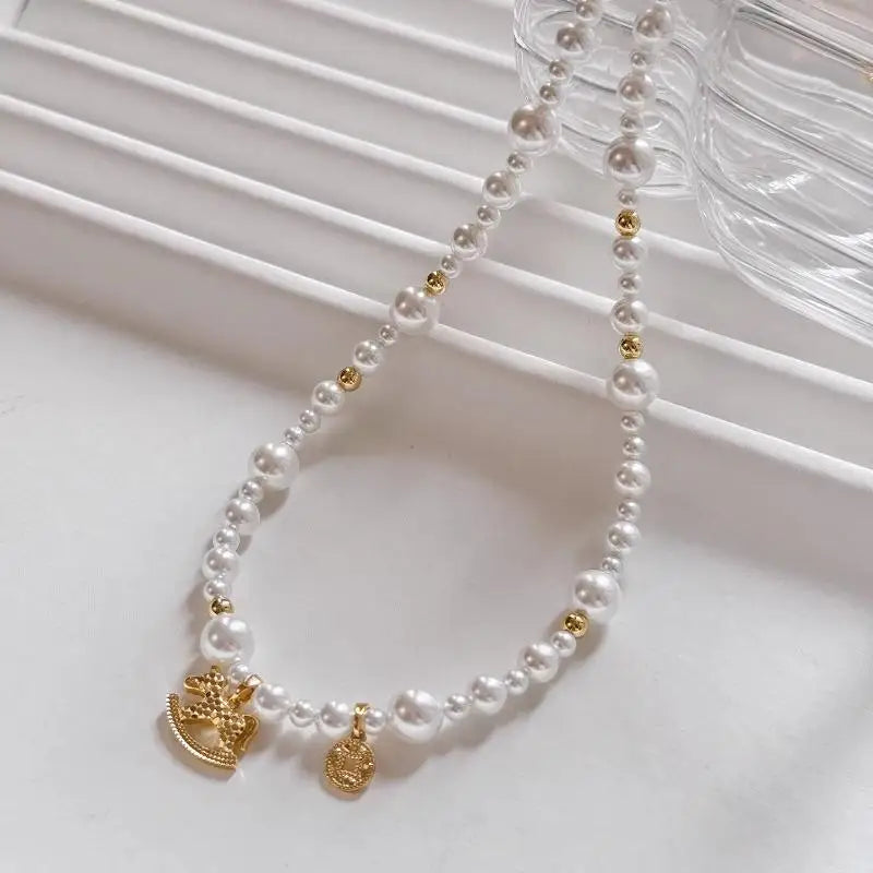 Horse Year Pendant Pearl Necklace for Women, White Clavicle Chain, Stylish Design, 42 cm