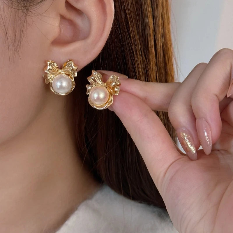 Bow pearl earrings women's 2026 new popular light luxury niche stud earrings, high-end gold Australian white  shell pearl